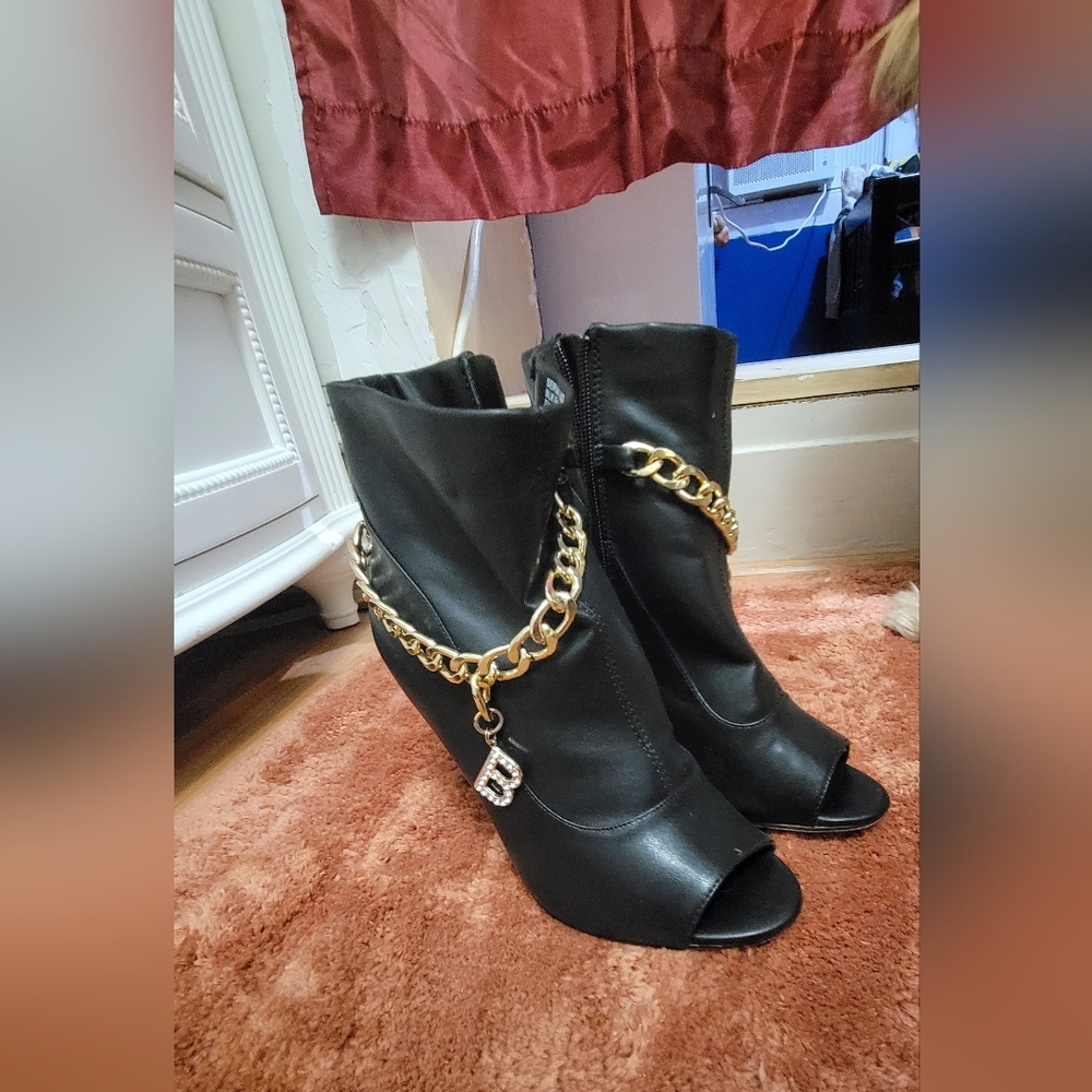 Heeled boots